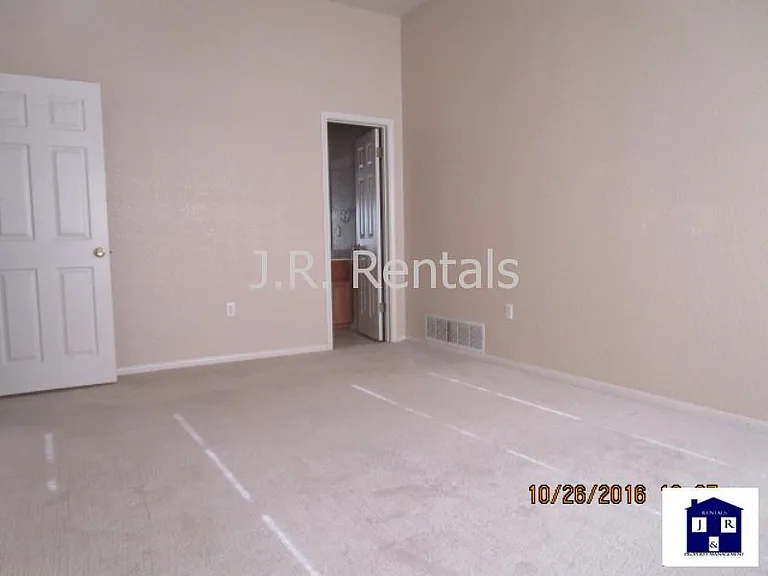 1506 Creek St — Photo 38