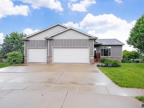 609 S Columbia St, Harrisburg, SD 57032