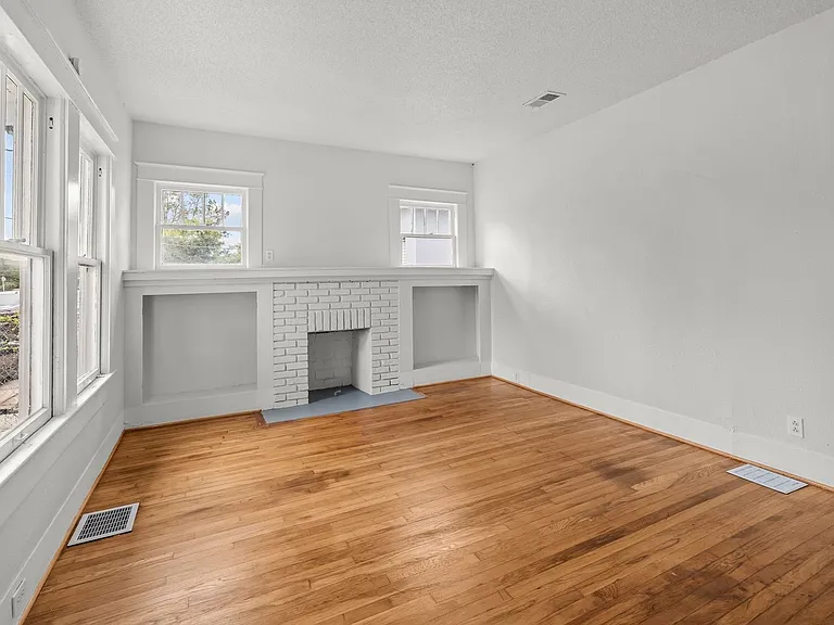 1609 Jefferson Ave S #W — Photo 2
