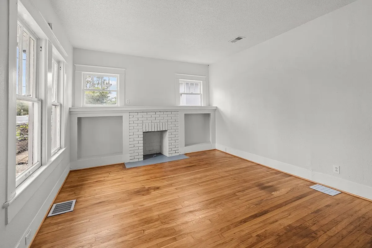 Building Photo - 1609 Jefferson Ave S #W