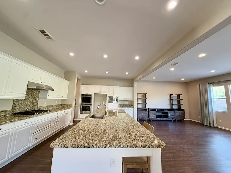 667 E Desert Willow Rd — Photo 7