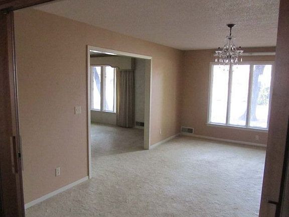 5th image of 905 Avenue K