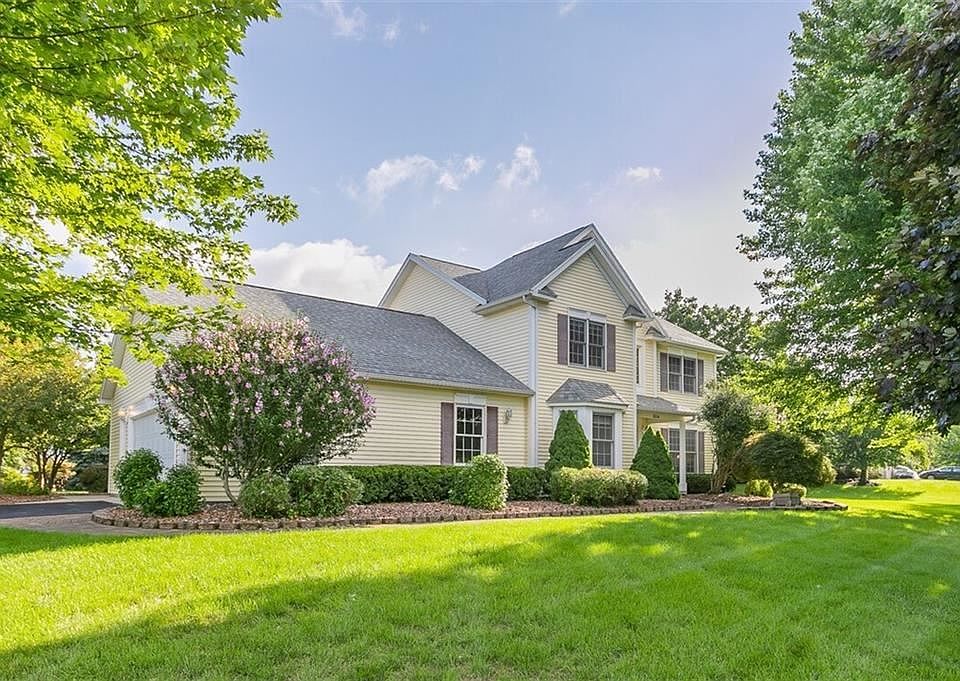 1st image of 324 Meadowlark Ln