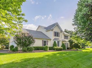 324 Meadowlark Ln, Victor, NY 14564