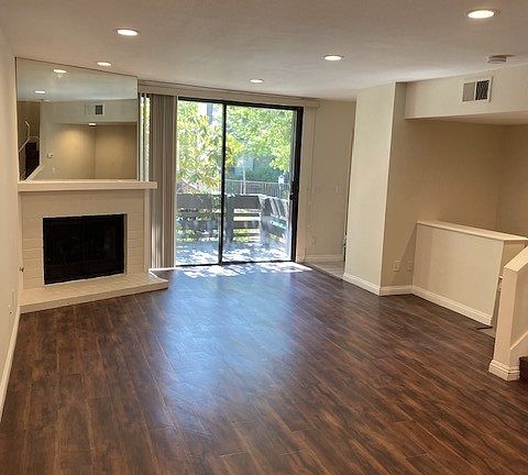 2nd image of 21931 Burbank Blvd APT 40