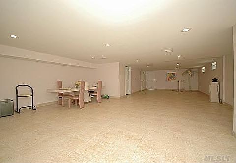 2nd image of 3320 Clearview Expy