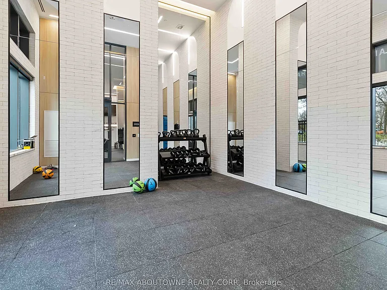 2088 James St #1109 — Photo 24