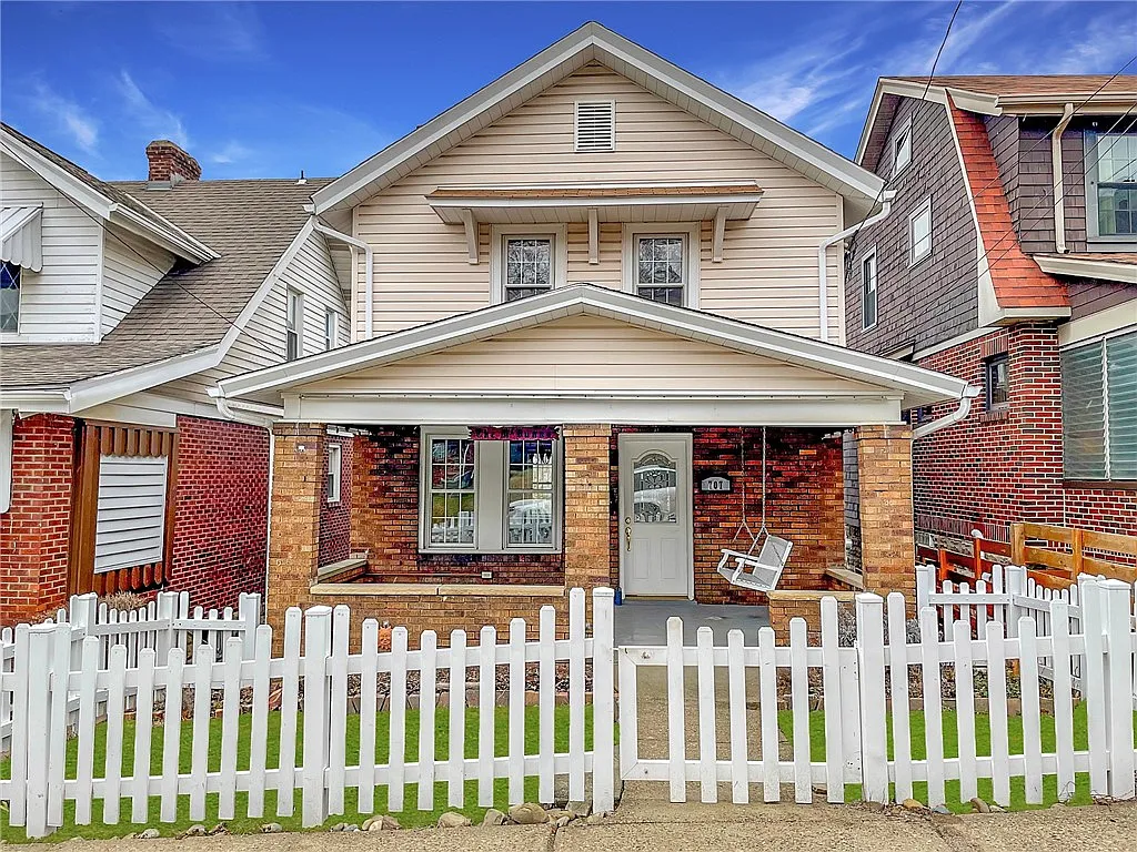 707 Rossmore Ave photo 1