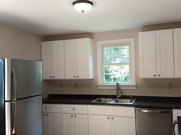 5th image of 303 Lafayette St