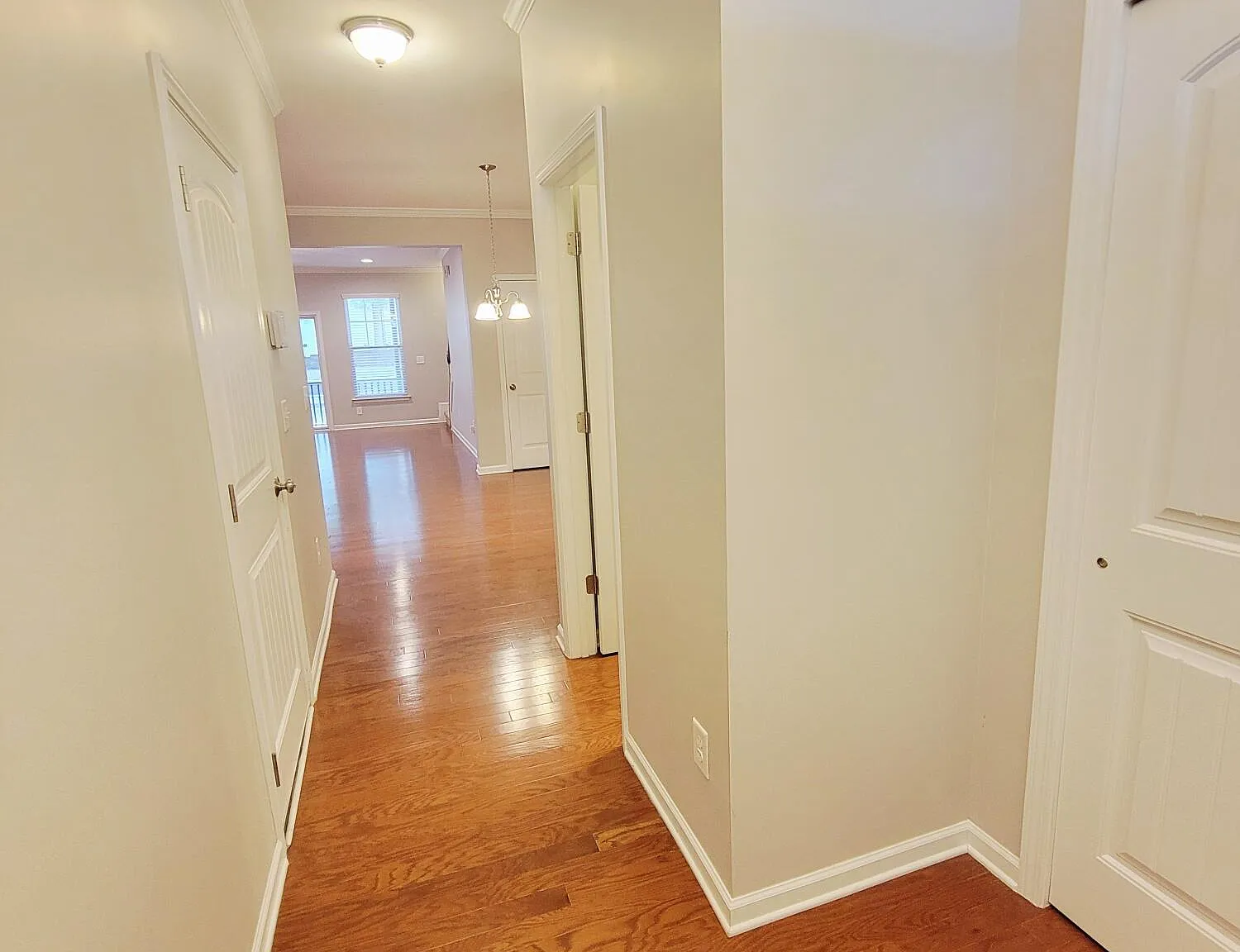 3 bed, 2.5 bath, 1811 sqft, $2,295 — Photo 2