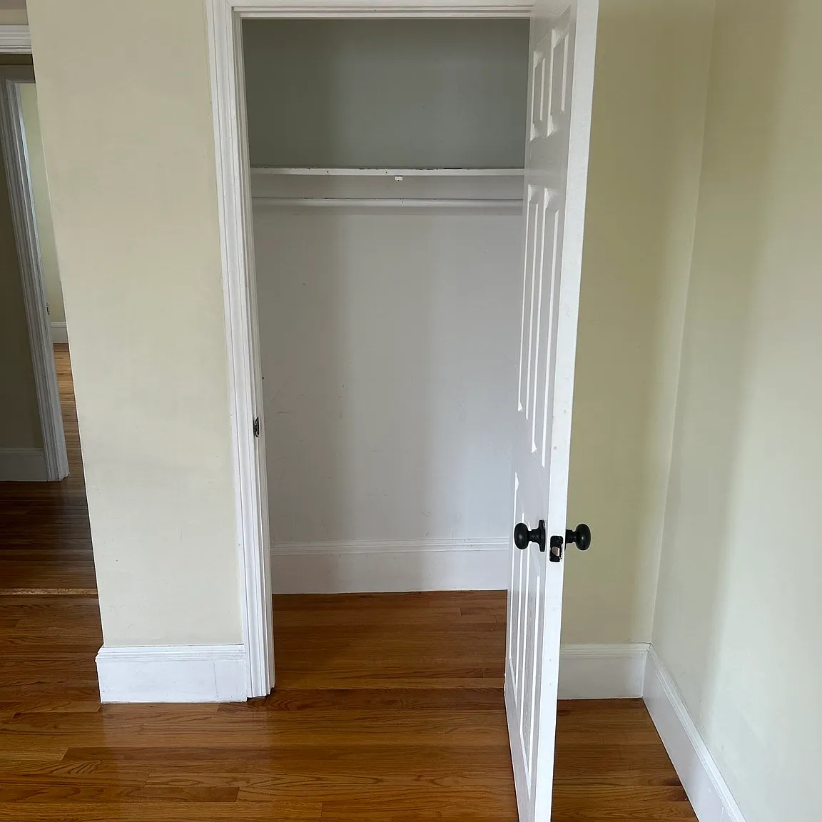 3 bed, 1.0 bath, 1400 sqft, $3,000 — Photo 4