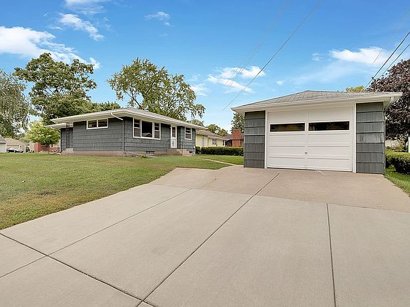 4th image of 637 Park Valley Dr W