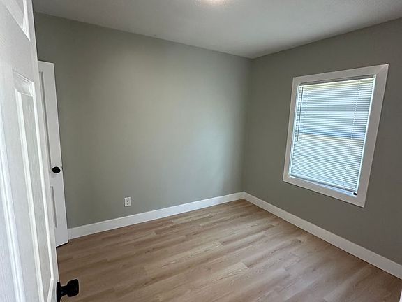 5th image of 932 N Oliver Ave Unit 4