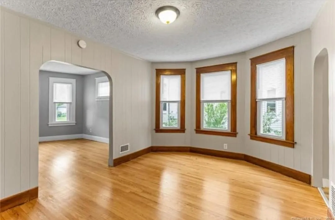 29 Connecticut Ave — Photo 1