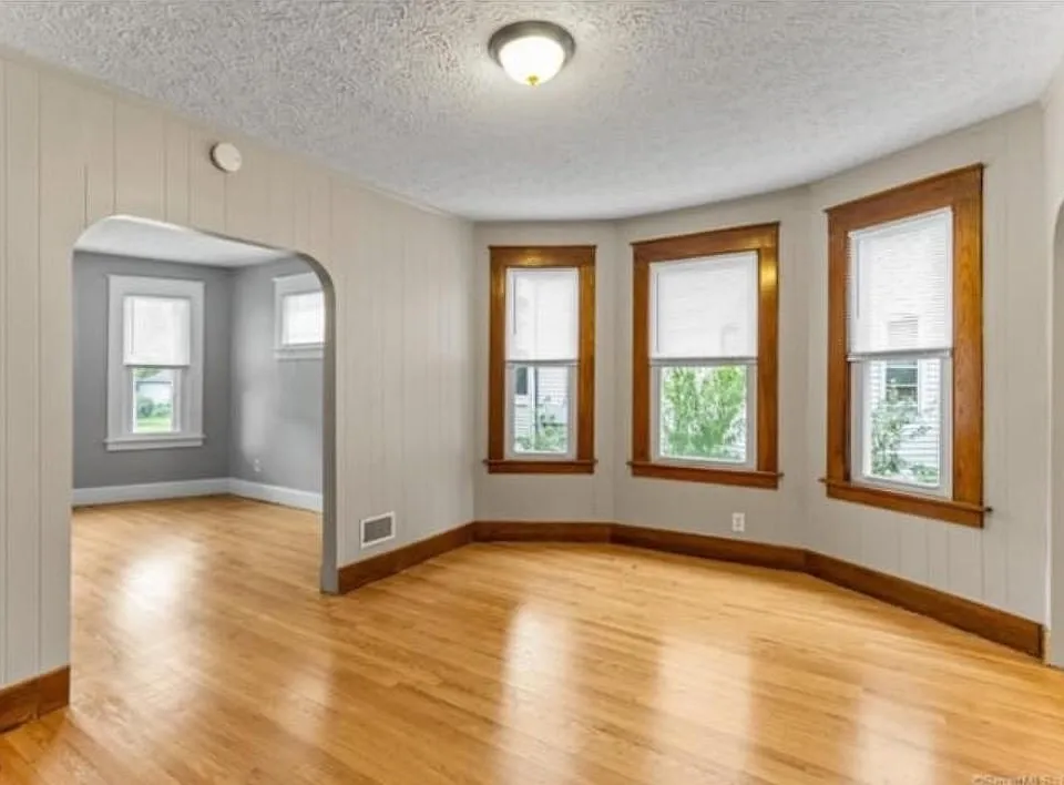 29 Connecticut Ave #2