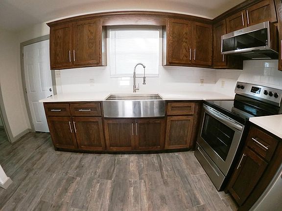 2nd image of 401 N G St #4