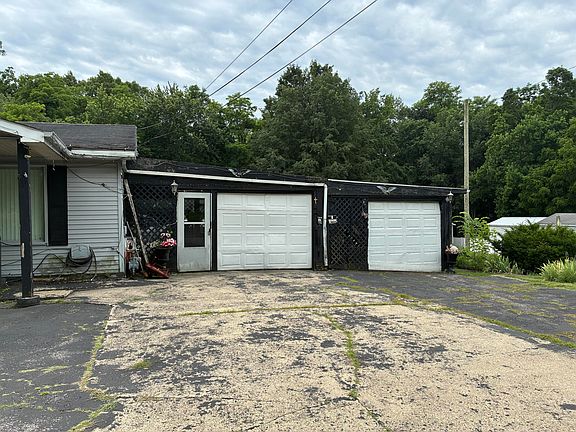 3rd image of 528 Superior St