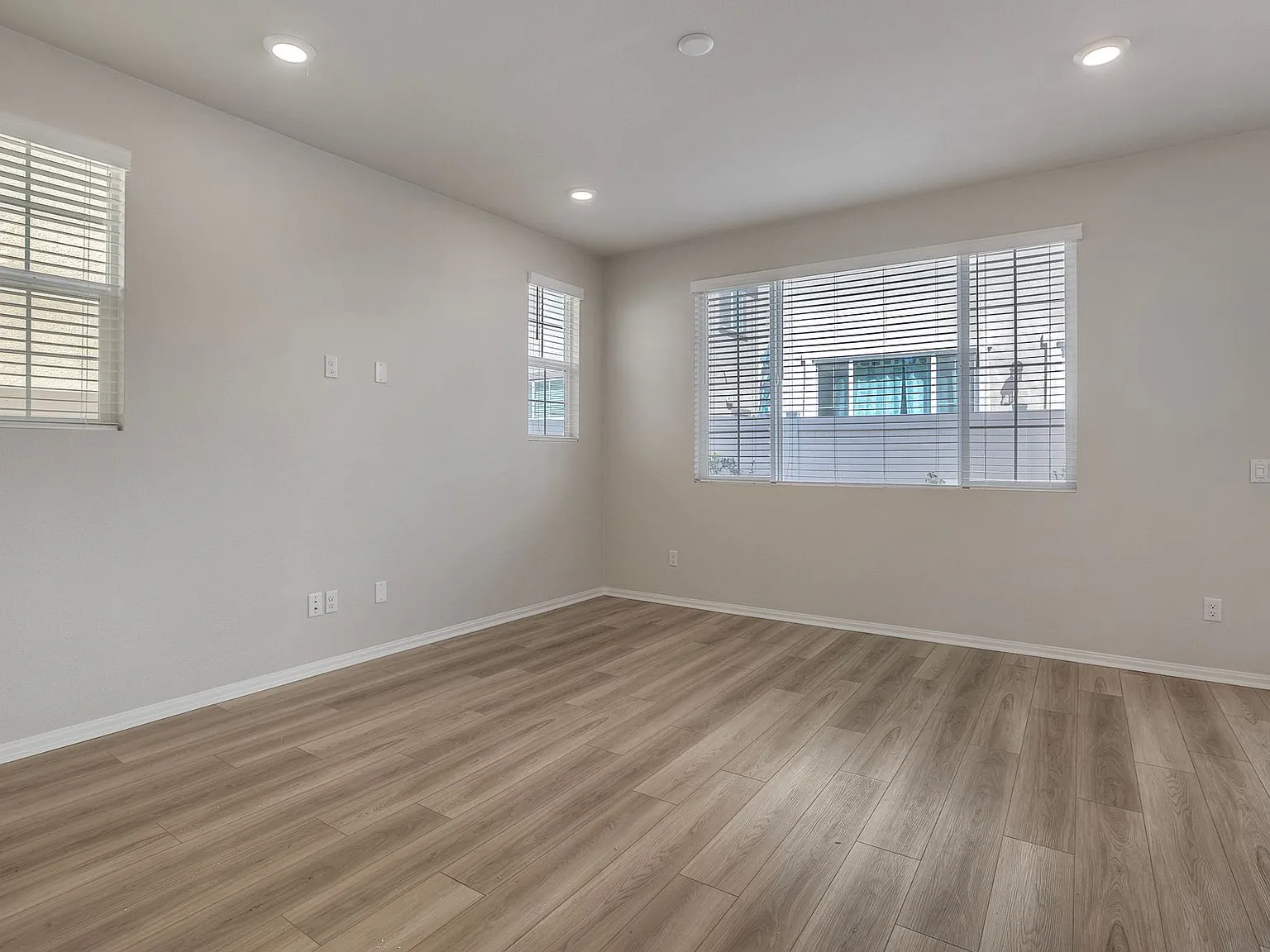 3 bed, 2.5 bath, 1731 sqft, $3,495 — Photo 4