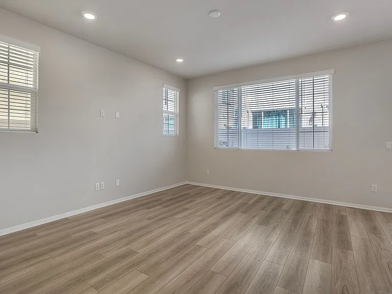 40530 Melrose Dr — Photo 4