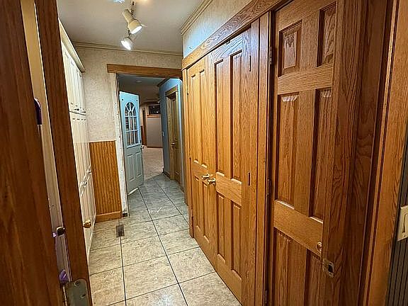 2nd image of 231 W Main St