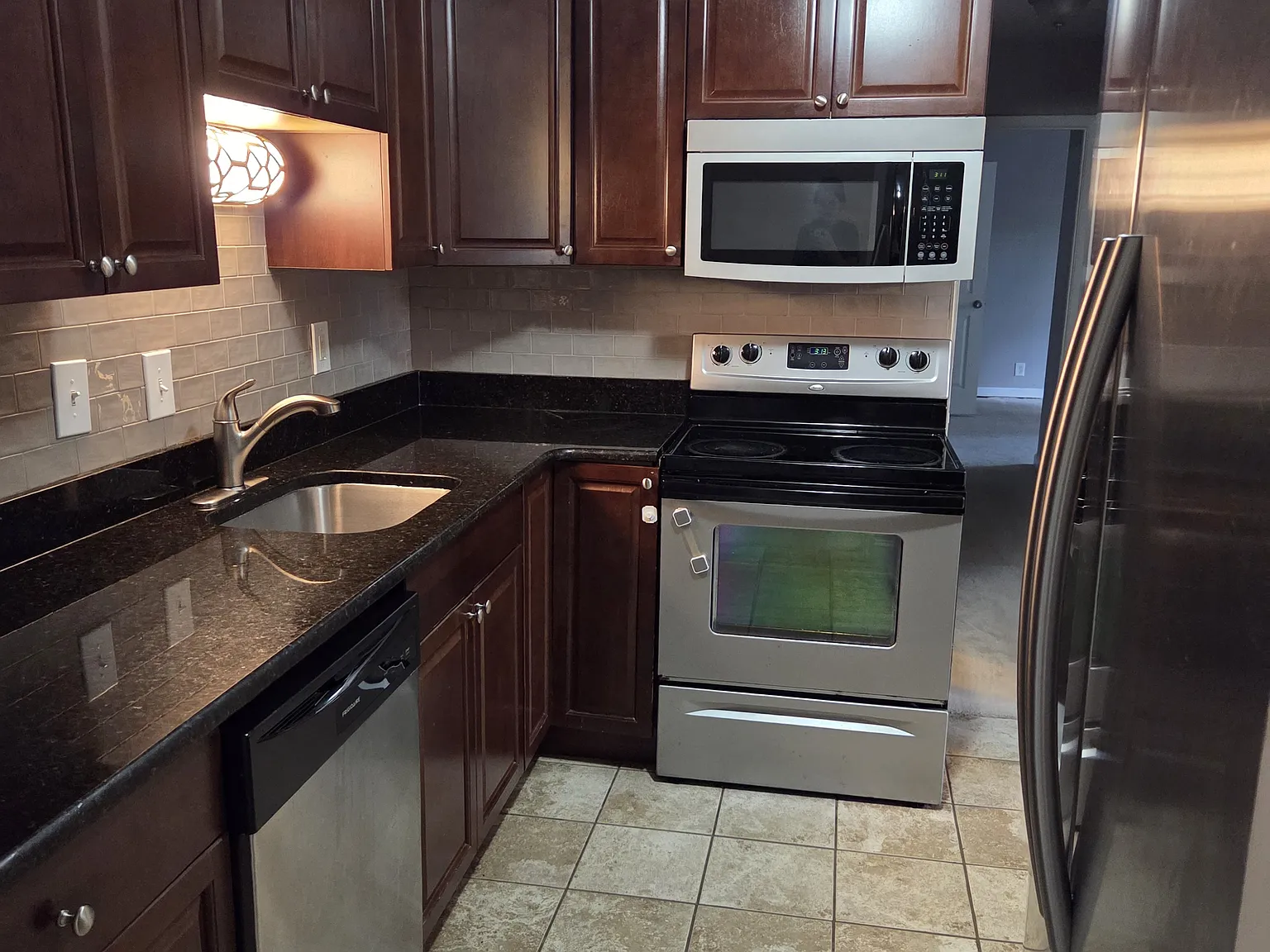 2 bed, 1041 sqft, $2,150 — Photo 1