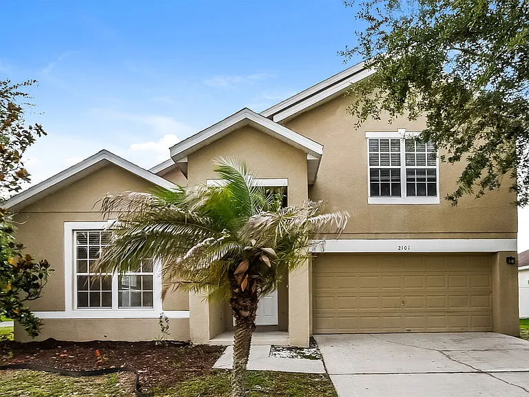 2101 Woodsedge Dr — Photo 1