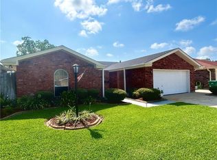 293 Cottonwood Dr, Gretna, LA 70056