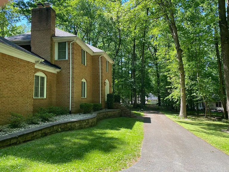 7700 Warfield Rd — Photo 15