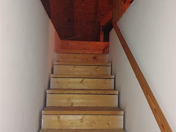 3rd image of 221 Ashford Dr