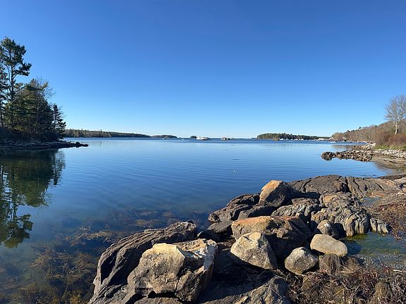 3rd image of 24 Creek Road