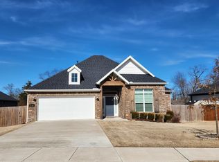 7886 Phoenix Ave, Springdale, AR 72762