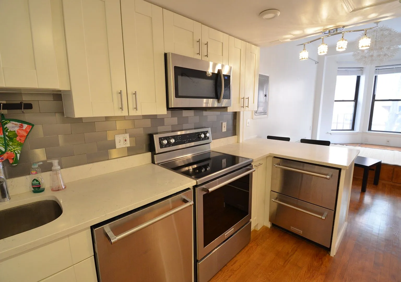 Charming Back Bay Studio — Photo 1