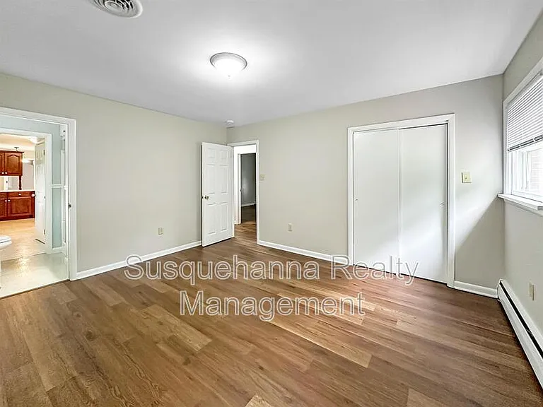 215 Division St — Photo 15