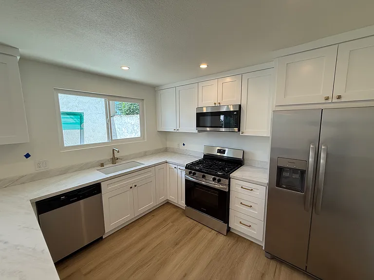 118 N Gladys Ave — Photo 8