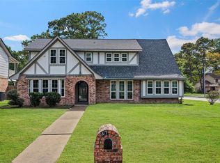 4735 Charade Dr, Houston, TX 77066