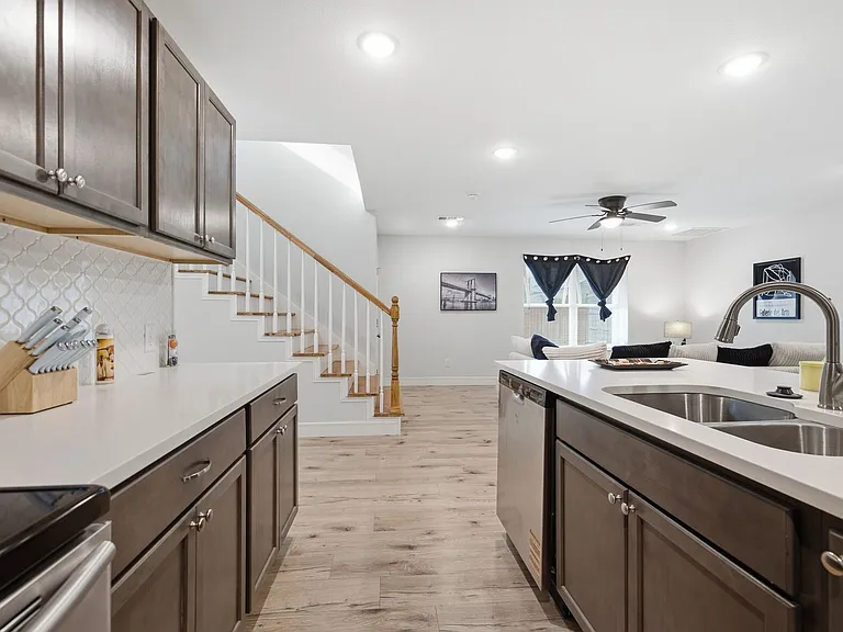 2204 Ash Crescent St #2204 — Photo 14