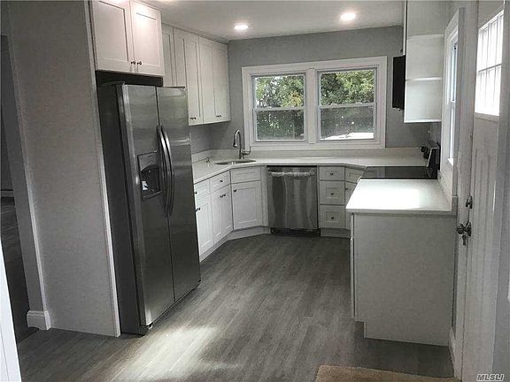 4th image of 1092 Iris Pl