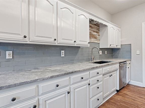 5th image of 3908 SW Cherry Rd