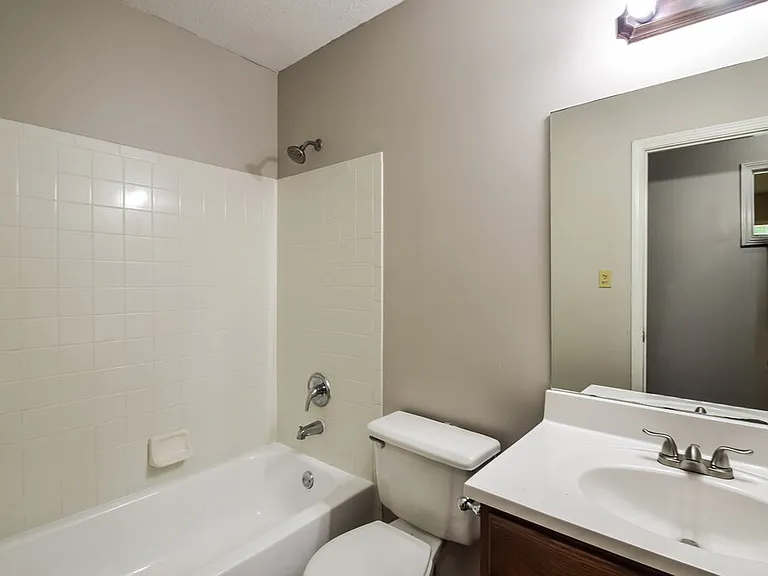2545 Waverly Dr — Photo 15