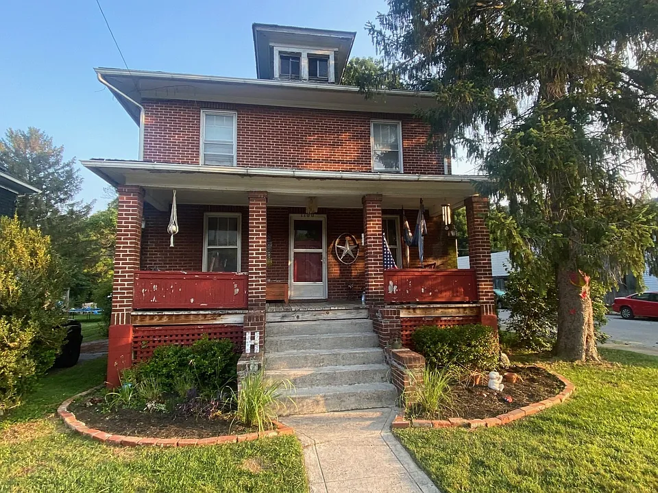1100 College Ave