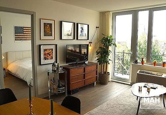 2nd image of 812 Myrtle Ave #3