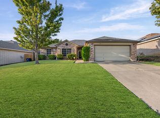 908 Ryanfield Ct, Burleson, TX 76028