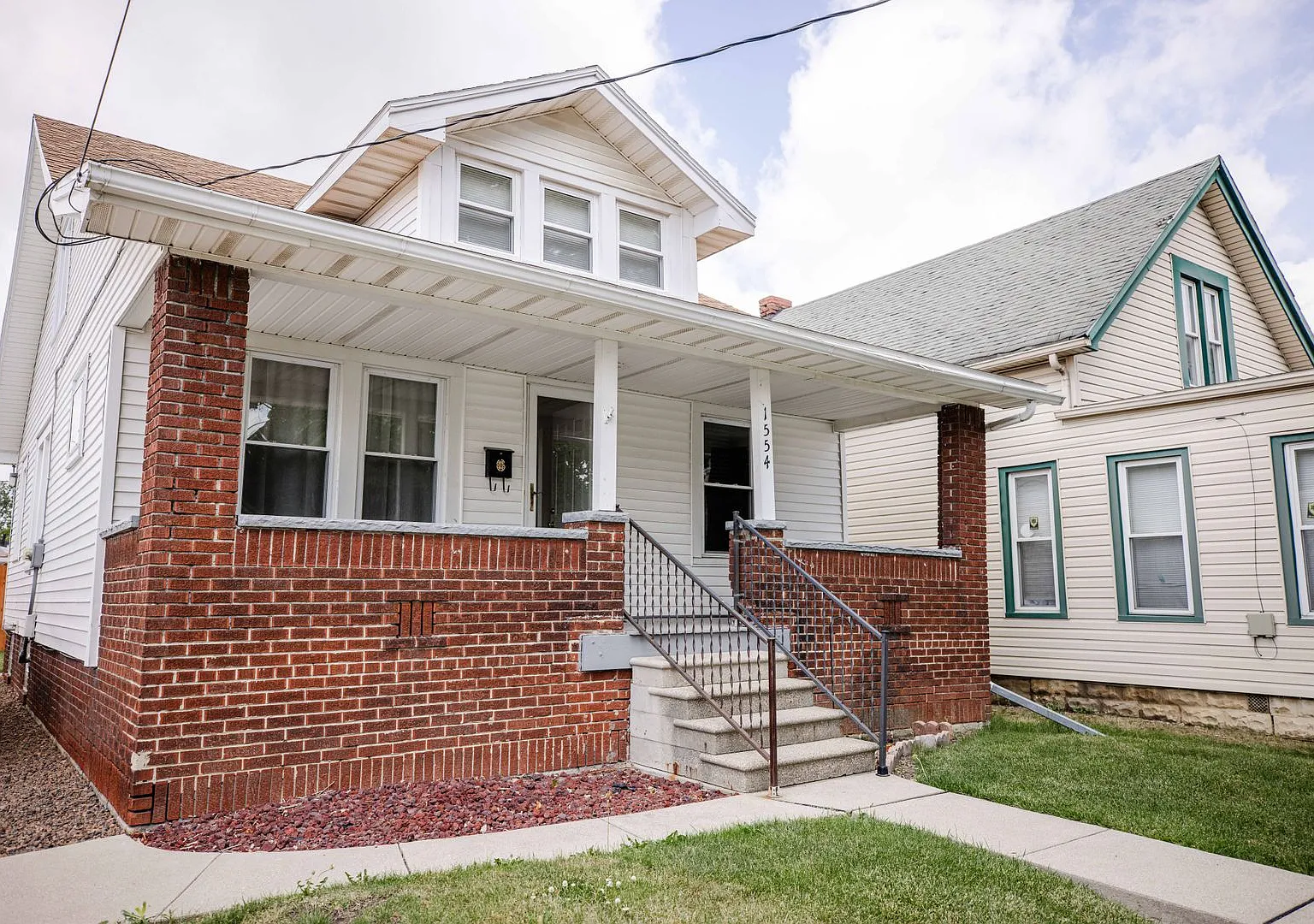 Beautiful Two Bedroom home with large upstairs bonus room. New appliances, washer and dryer, many... — Photo 4