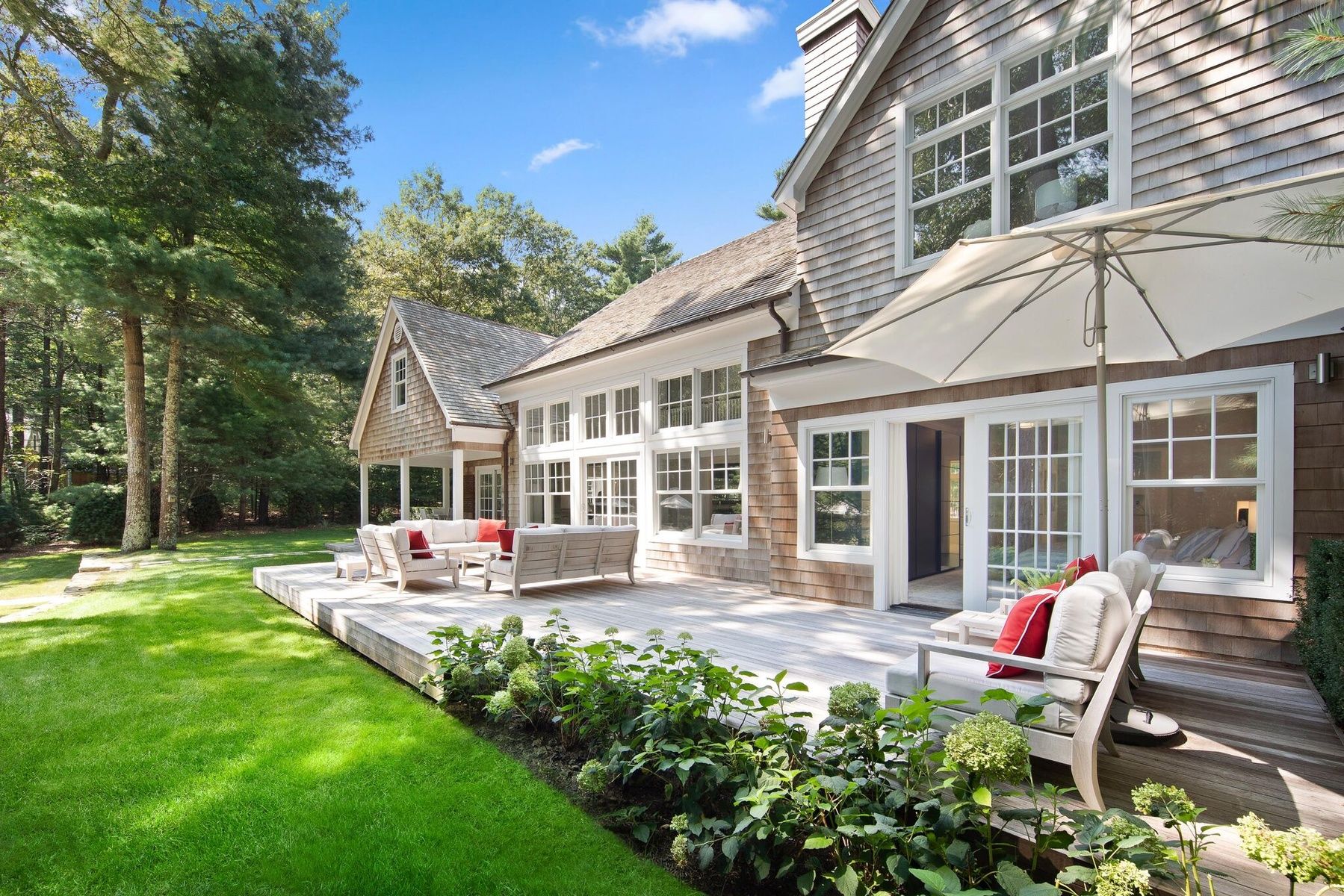 3 Old Pine Dr in East Hampton Out East