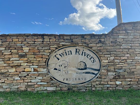 5th image of 540 Twin Rivers Rd