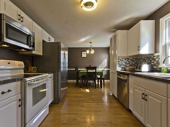 3rd image of 21 Leahy St