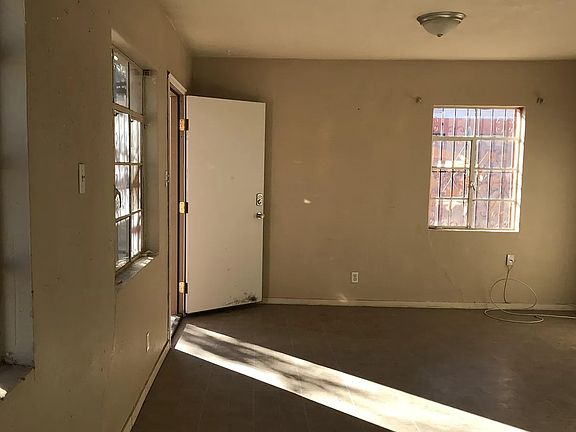 2nd image of 4541 Hercules Ave