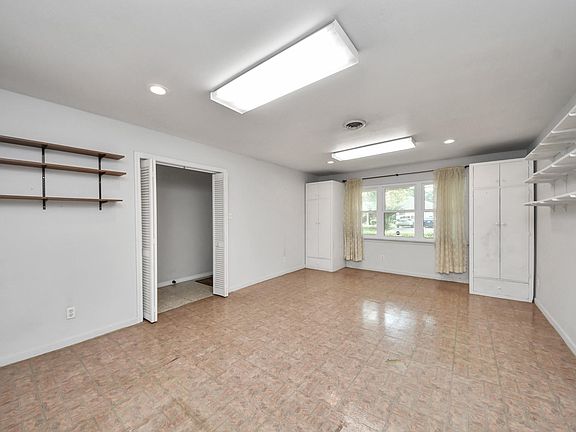 5th image of 9006 Springview Ln