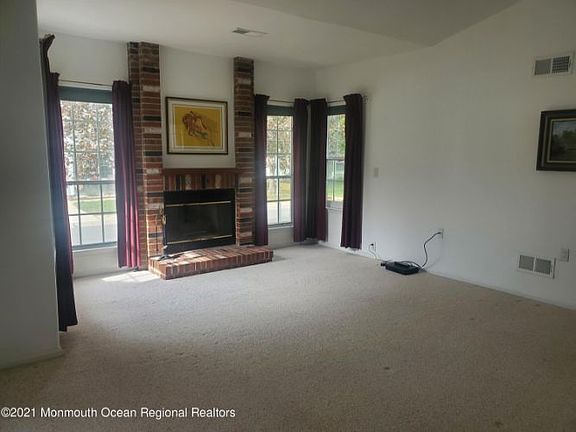 3rd image of 1075A Buckingham Dr