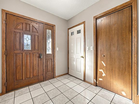 4th image of 816 9th Ave NE